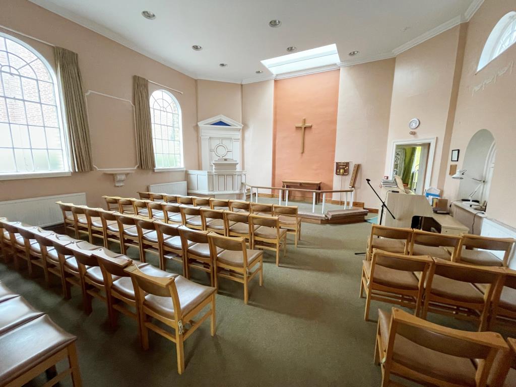 Lot: 107 - ATTRACTIVE CHURCH WITH POTENTIAL IN POPULAR VILLAGE - 